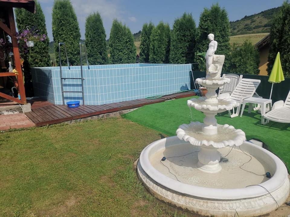 Stars Livezeni Hotel Ivanesti Exterior photo